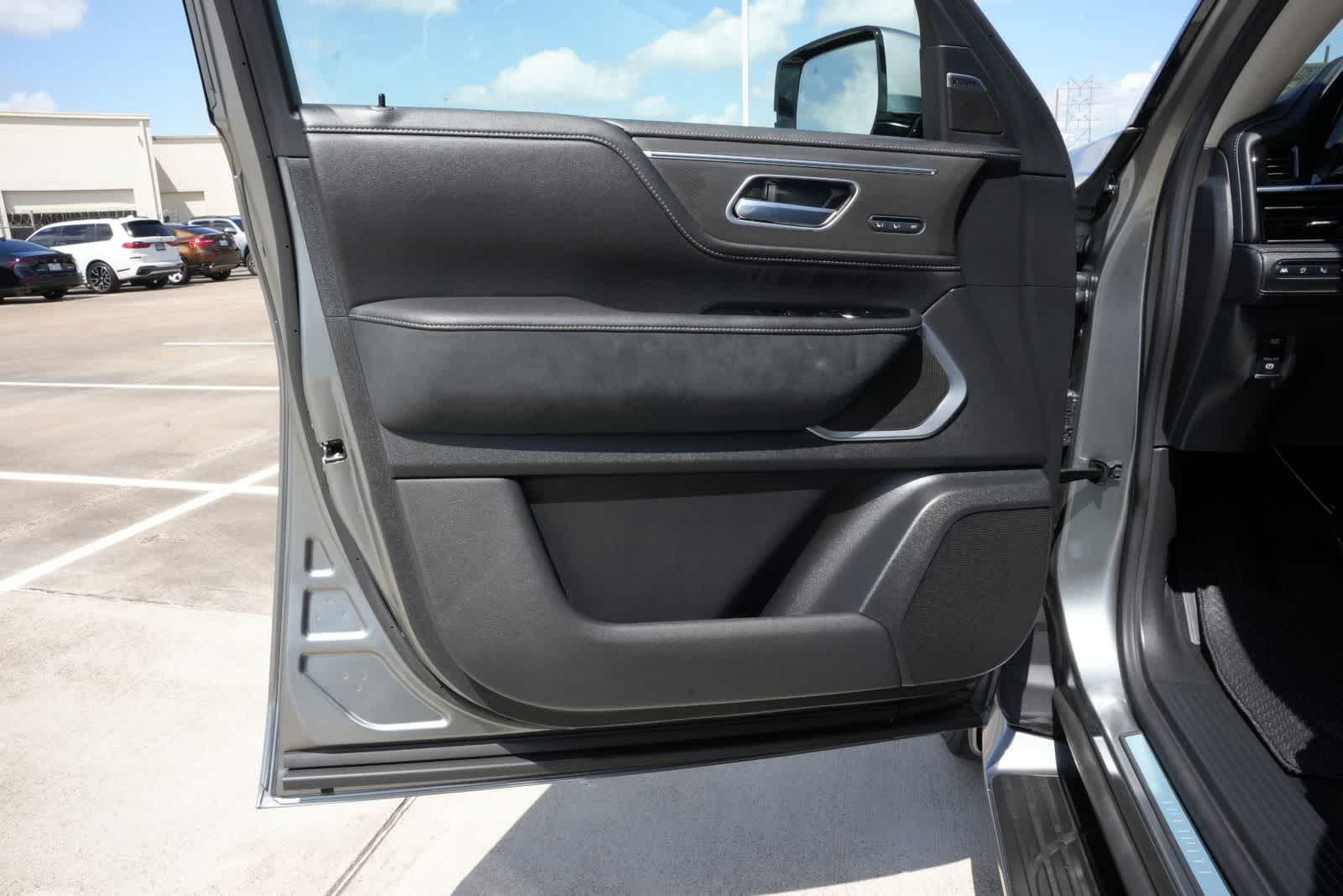 2027 INFINITI QX80 LUXE