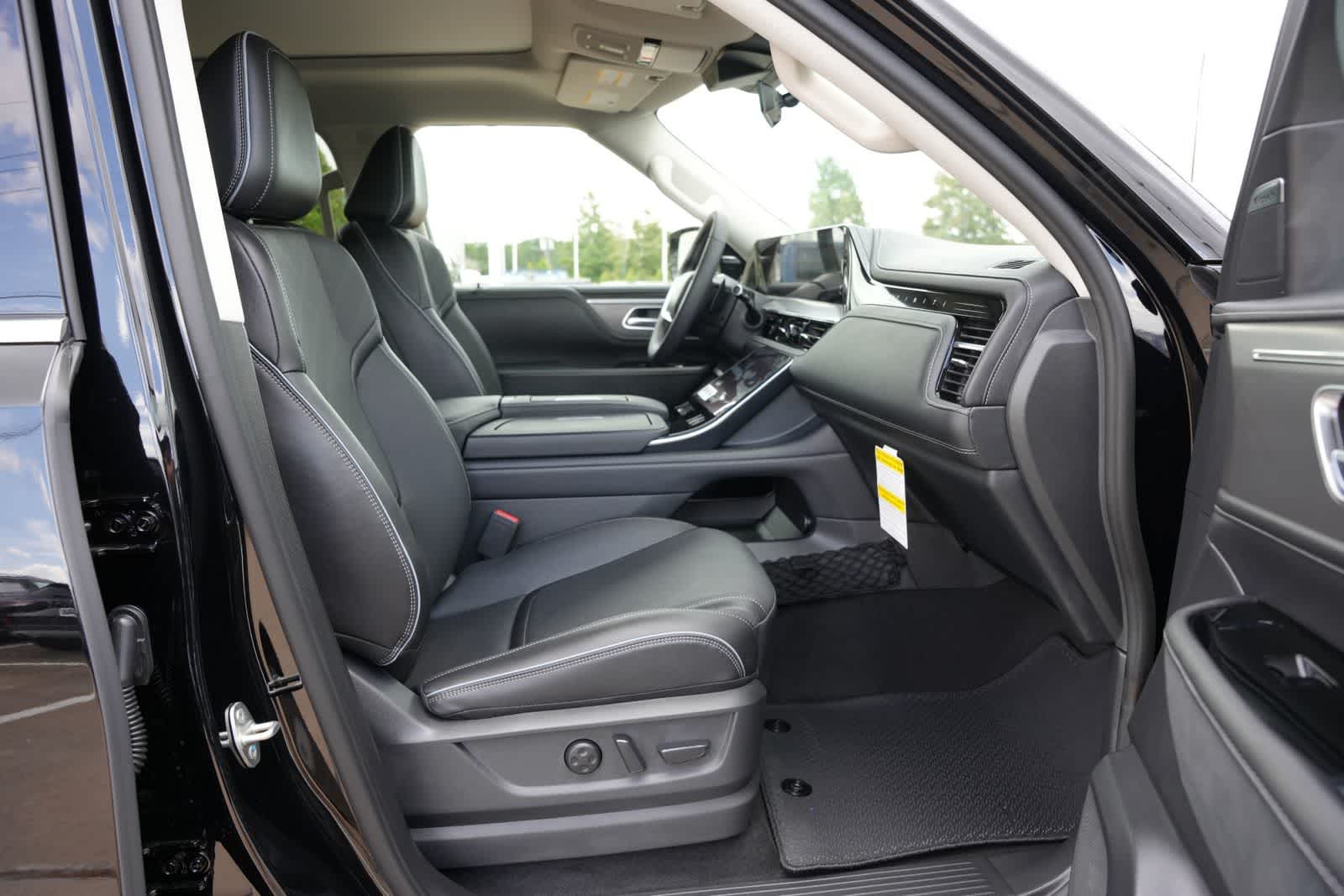 2027 INFINITI QX80 LUXE