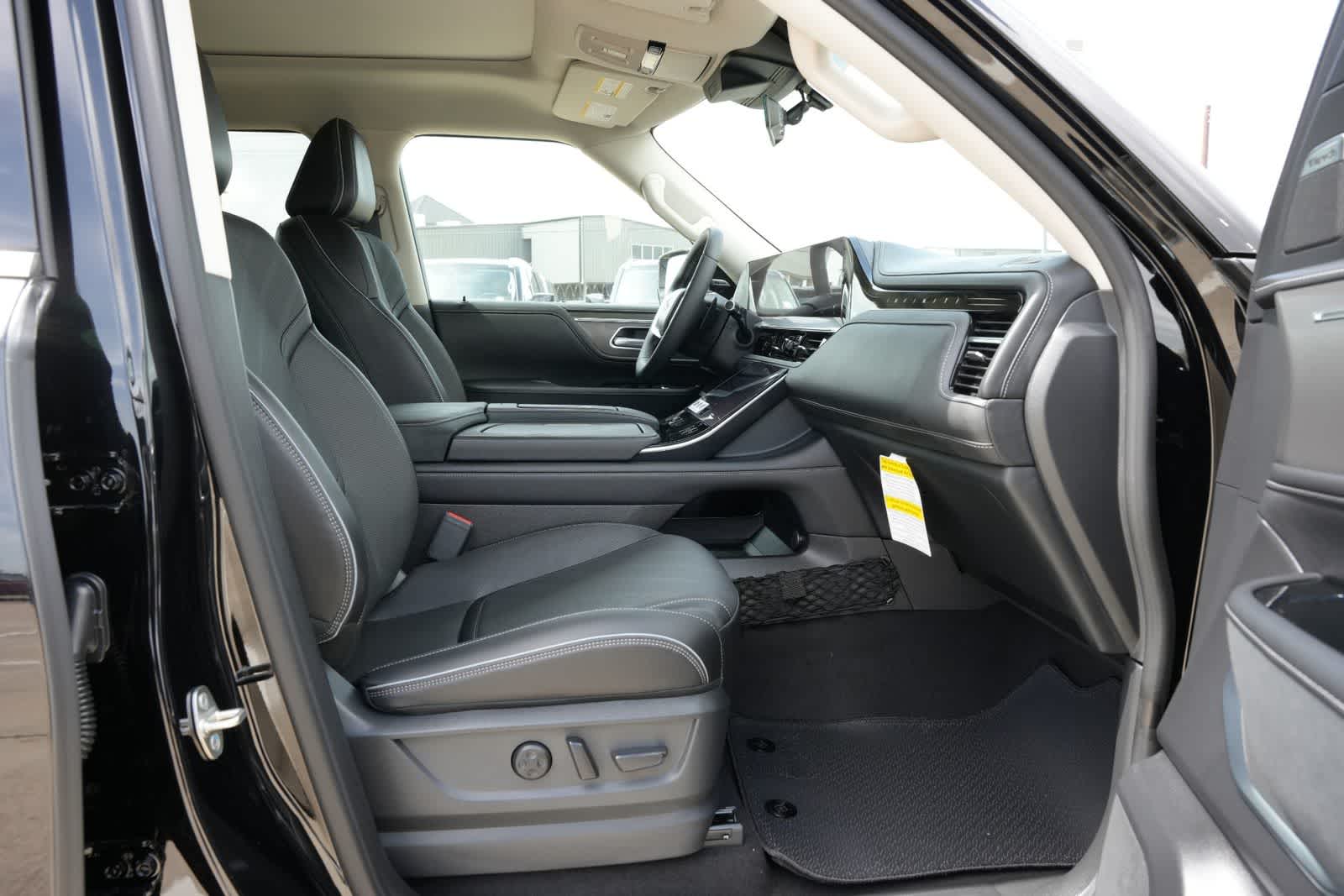 2027 INFINITI QX80 LUXE