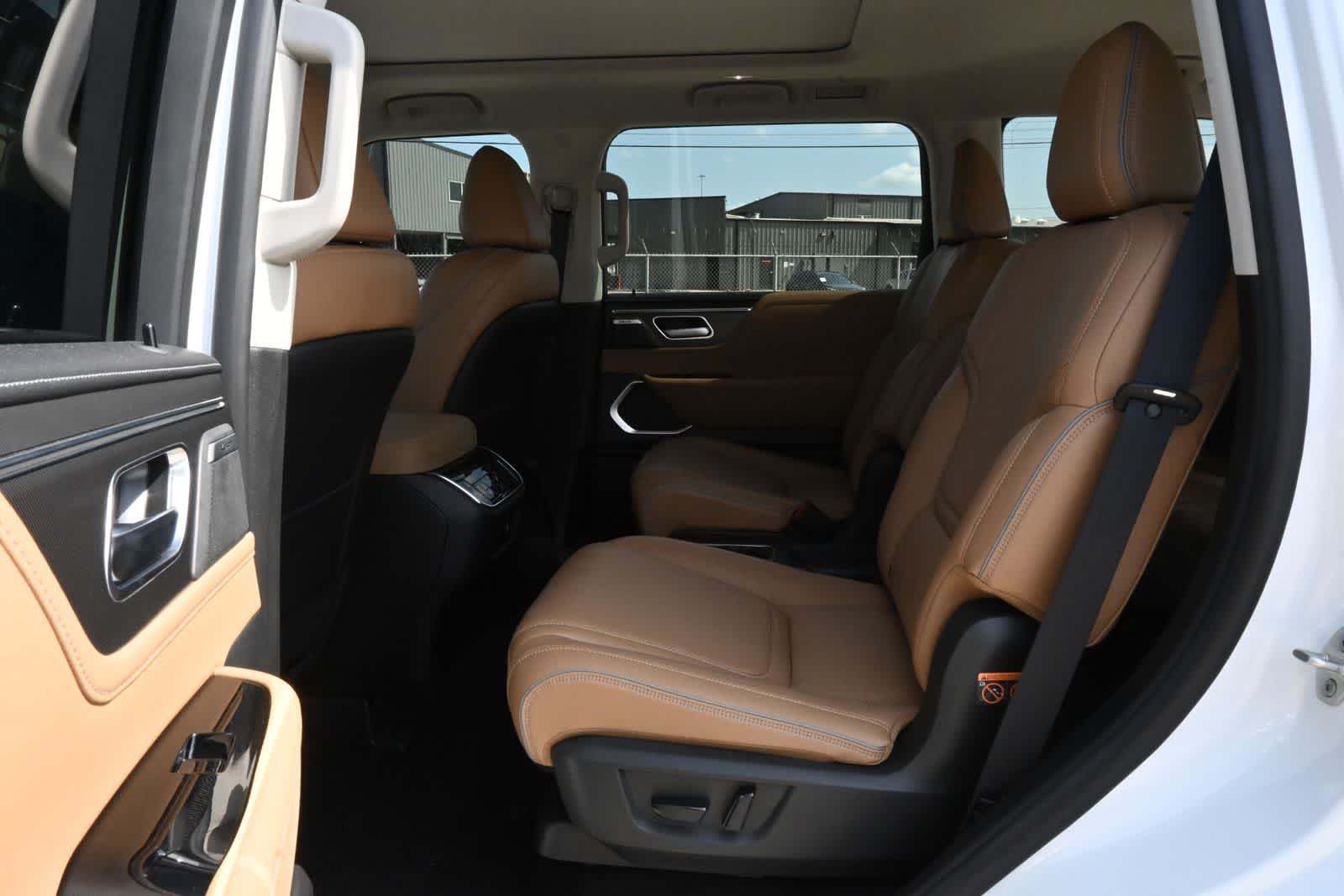 2026 INFINITI QX80 LUXE