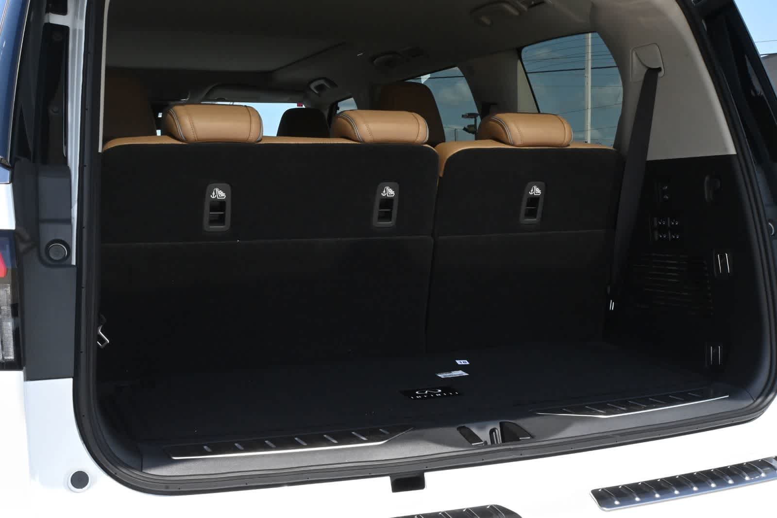 2026 INFINITI QX80 LUXE