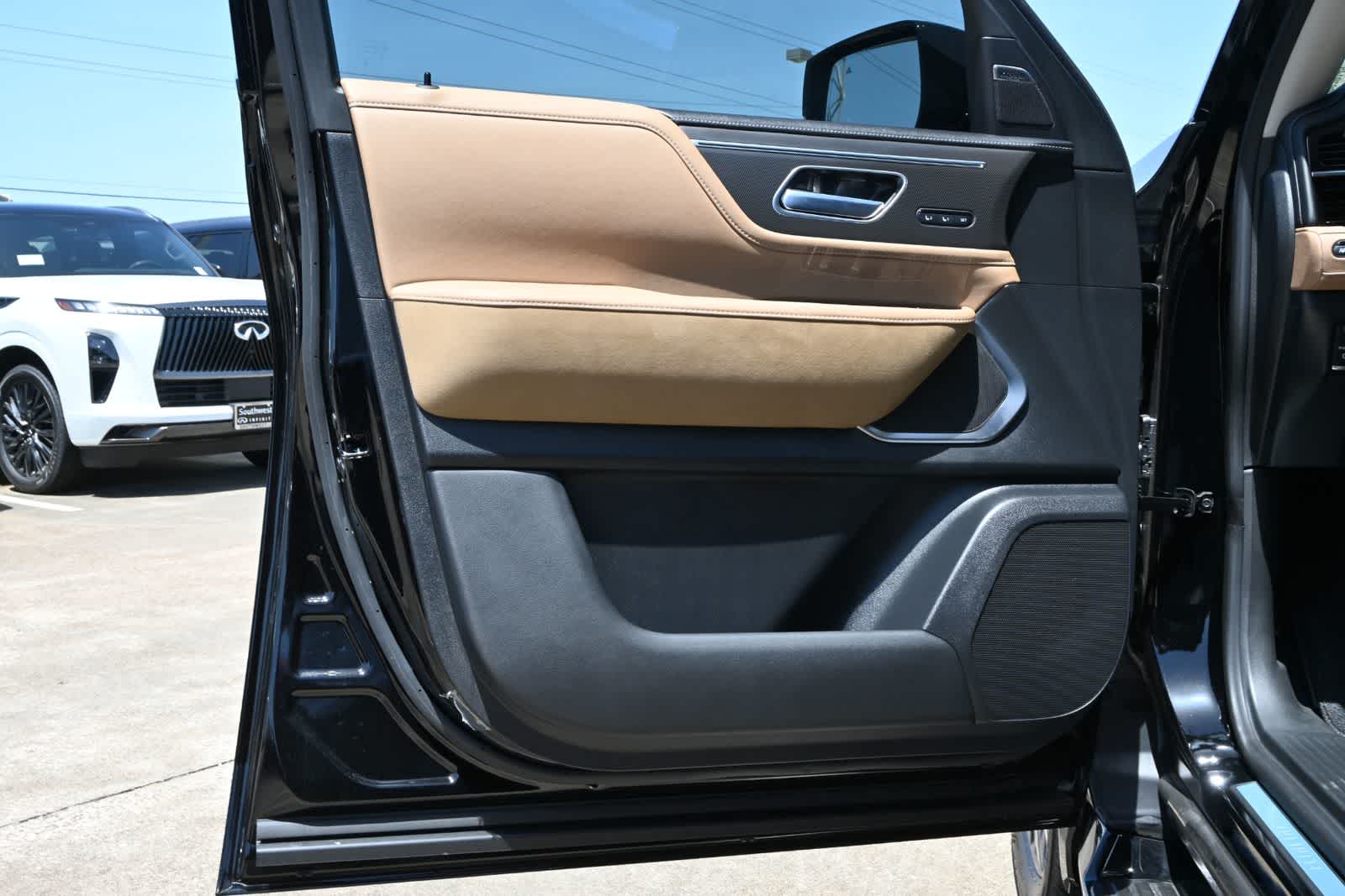 2027 INFINITI QX80 LUXE