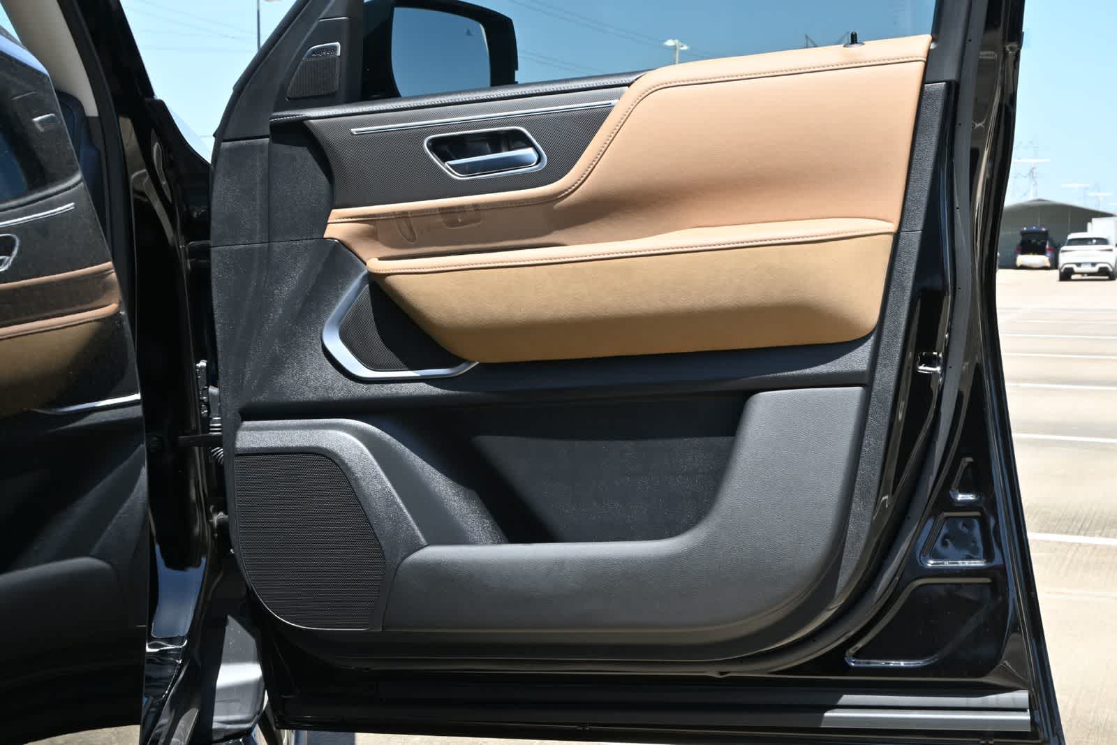 2027 INFINITI QX80 LUXE