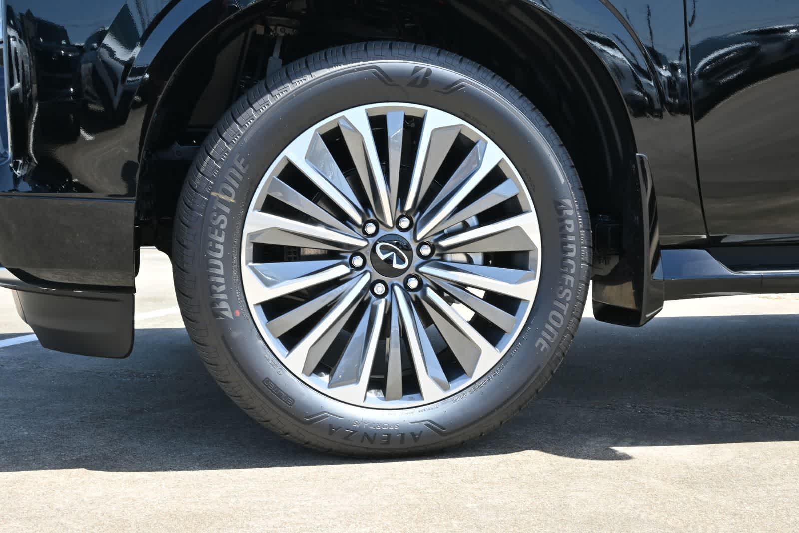 2027 INFINITI QX80 LUXE