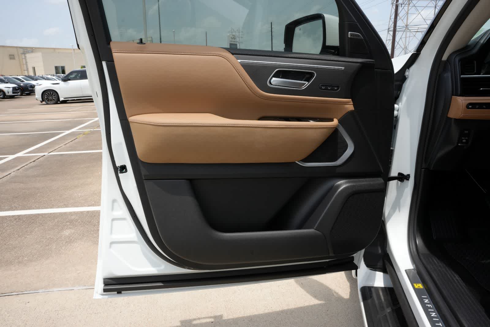 2026 INFINITI QX80 LUXE