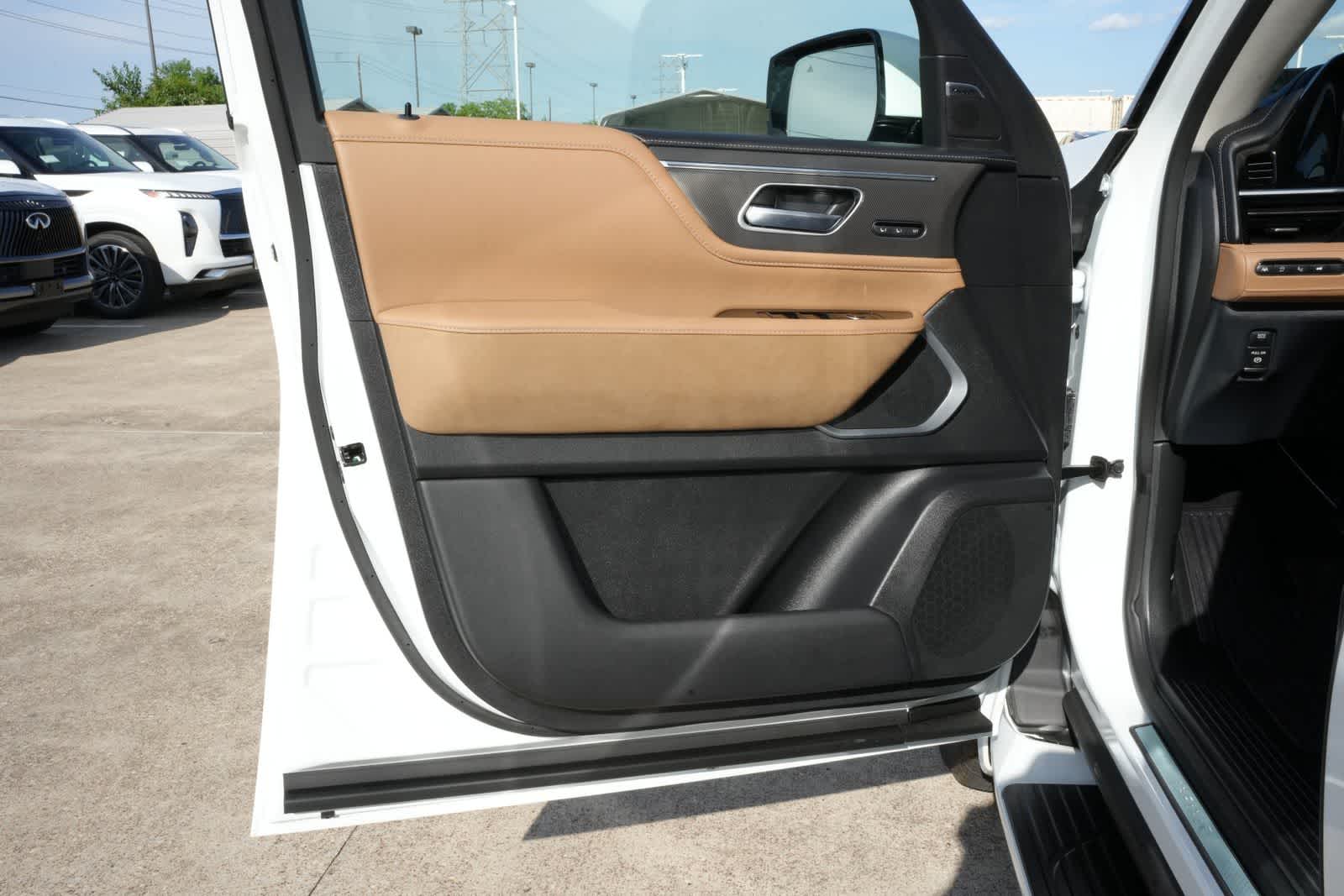 2027 INFINITI QX80 LUXE