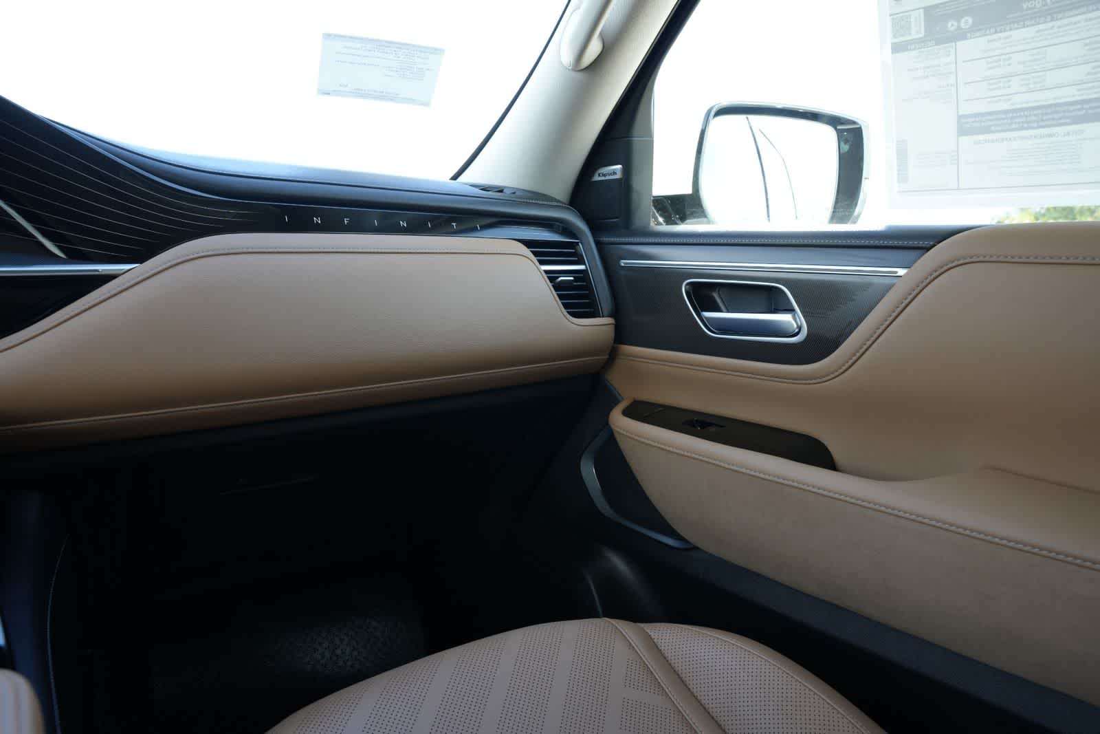 2027 INFINITI QX80 LUXE