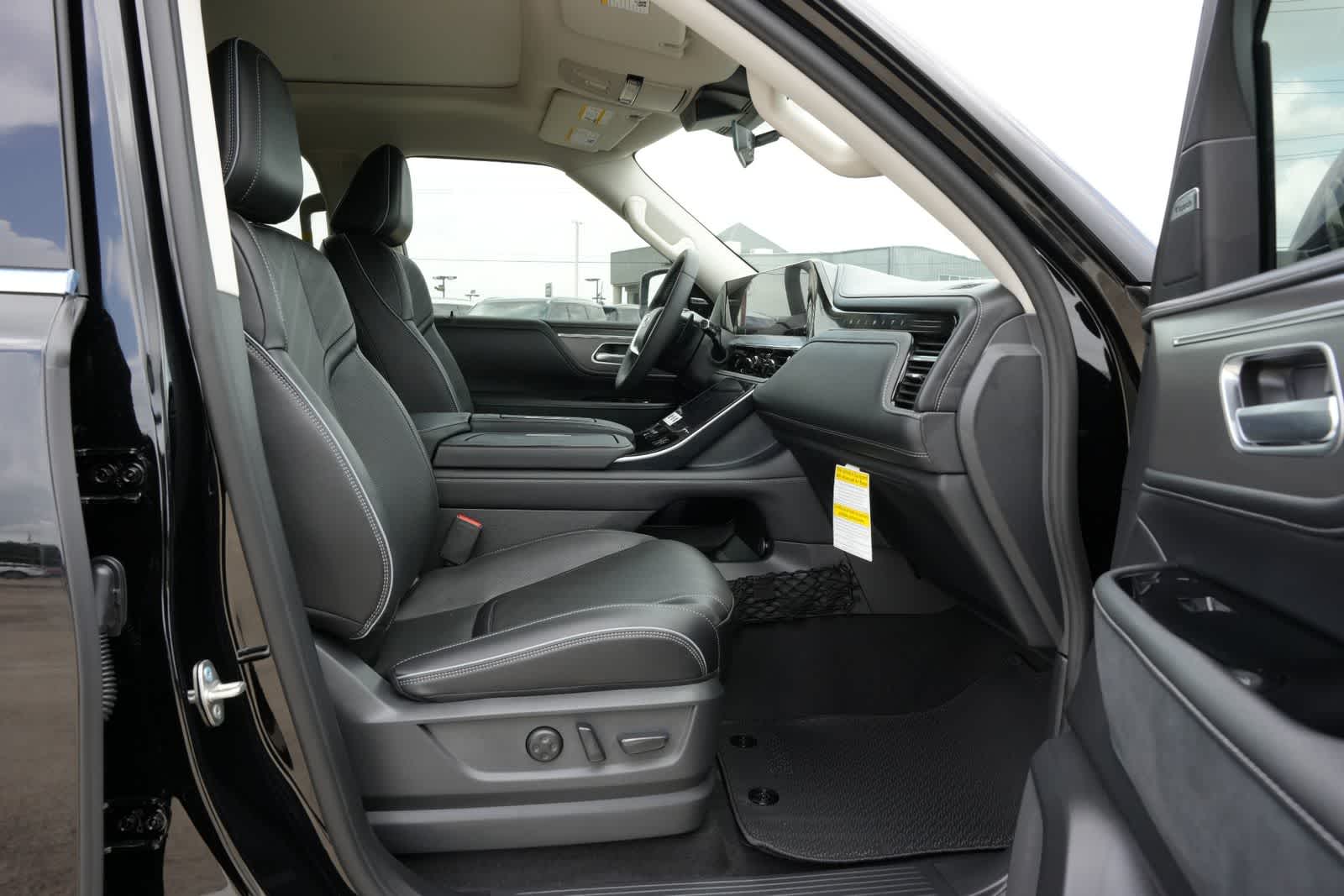 2027 INFINITI QX80 LUXE