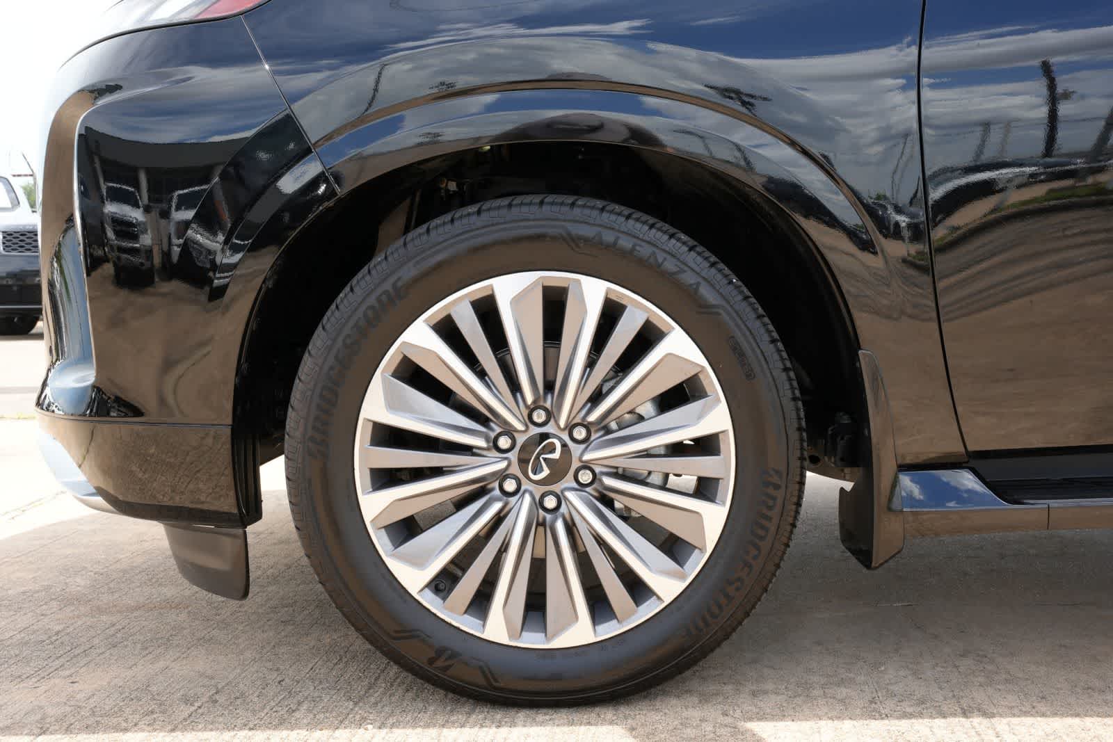 2025 INFINITI QX80 LUXE