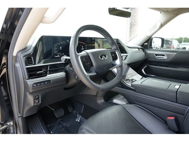 2025 INFINITI QX80 LUXE