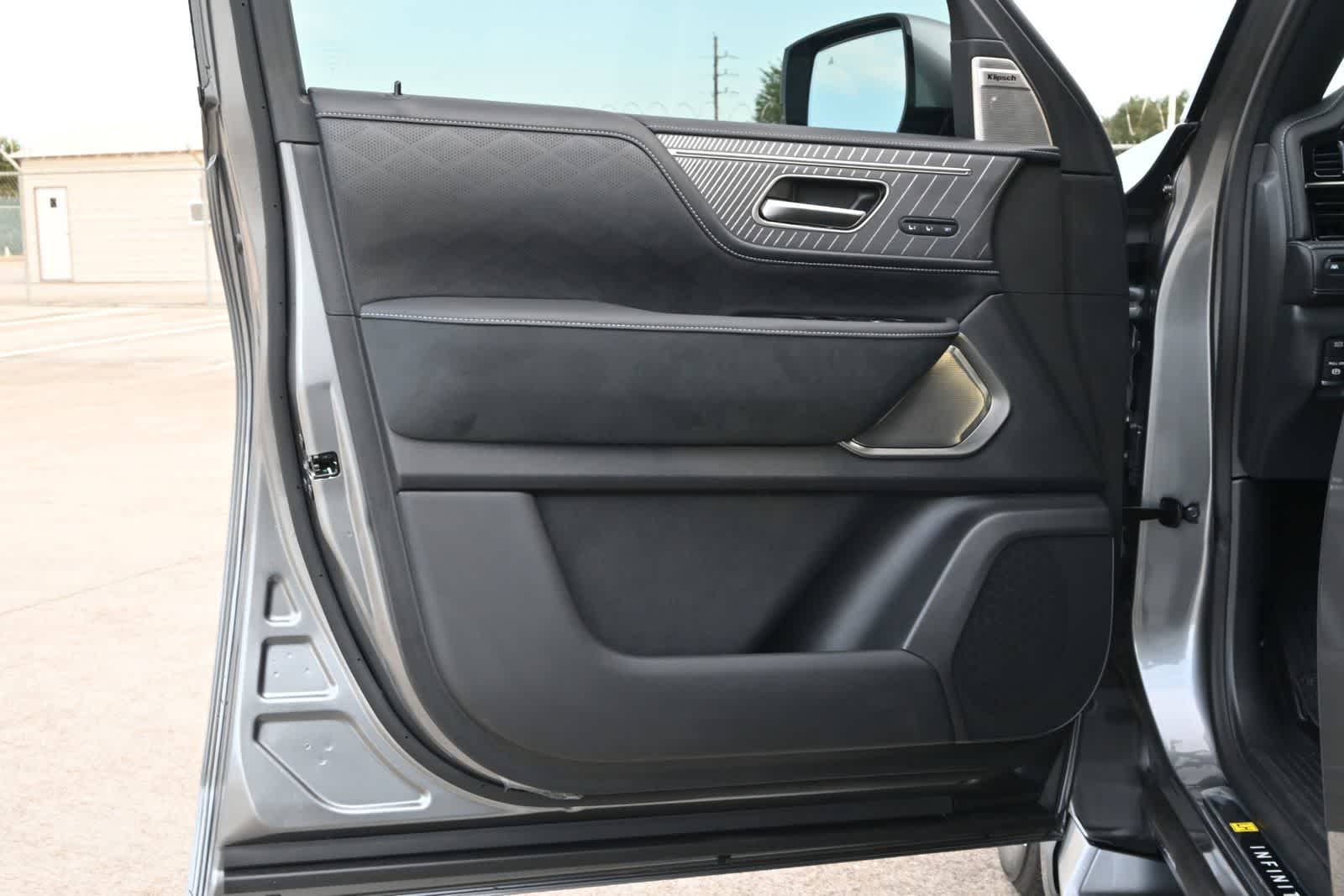 2027 INFINITI QX80 AUTOGRAPH