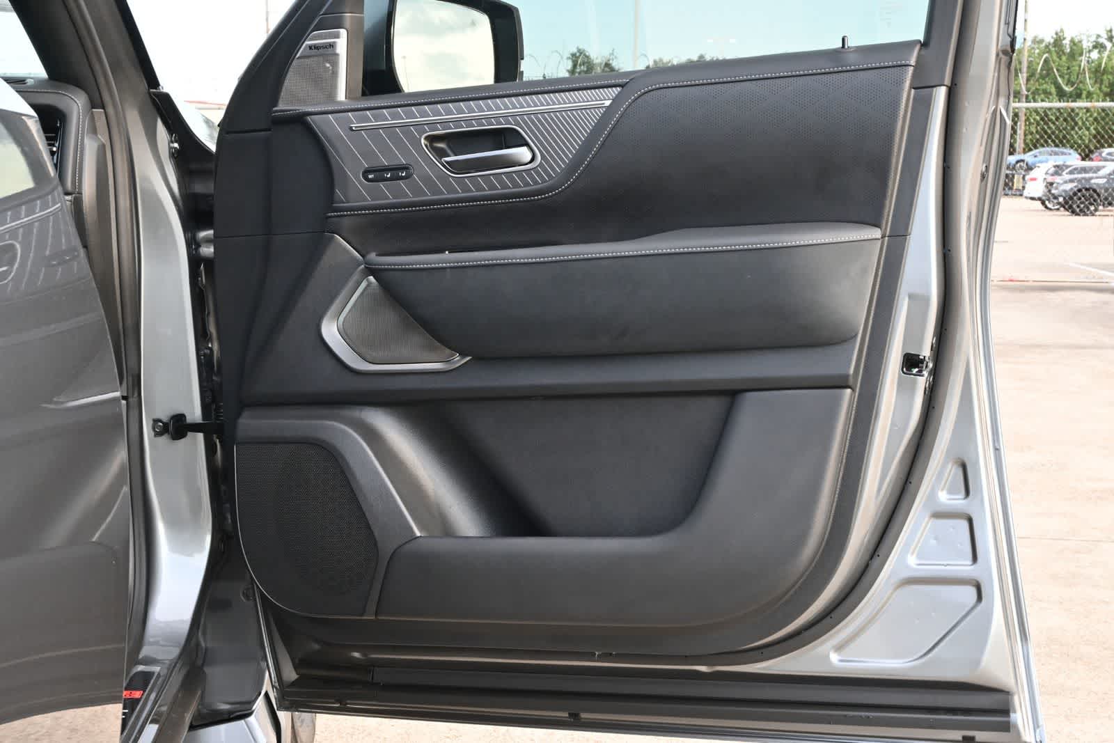 2027 INFINITI QX80 AUTOGRAPH