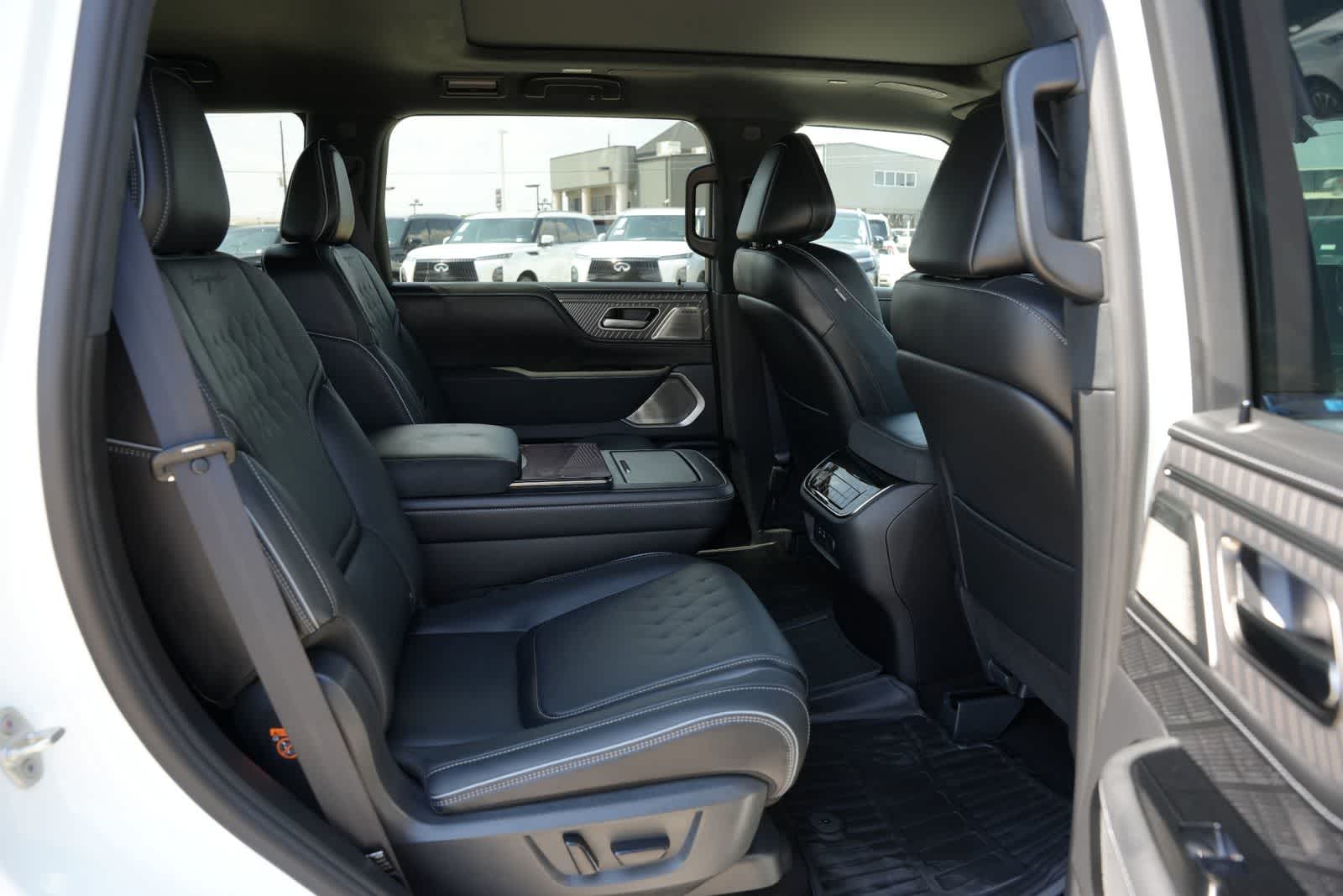 2027 INFINITI QX80 AUTOGRAPH